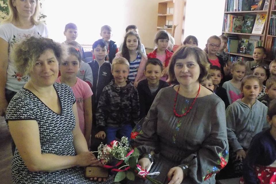 Любов Відута та Тетяна Череп-Пероганич з читачами