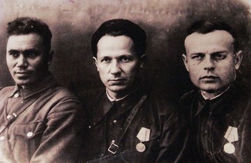 Пискун Павло Макарович — начальник розвідки, Збанацький Юрій Олефірович — командир,         Лузан Петро Костянтинович — комісар.